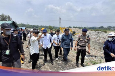 Menteri LH Minta TPS Gunung Putri Dekat Pabrik Kertas di Bogor Dihentikan