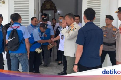 Demo di Balai Kota, Kelompok Ini Buruh Minta UMP Jakarta Rp 6,5 Juta