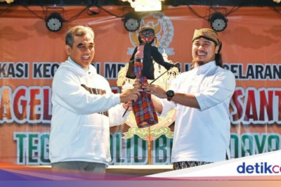 Gelar Wayang Santri, Ketua MPR Ingatkan Jaga Persatuan Jelang Pilkada