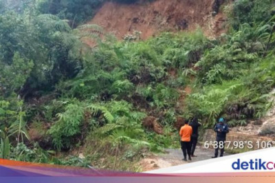 Tebing 20 Meter di Sukajaya Bogor Longsor, Jalan Penghubung Desa Tertutup