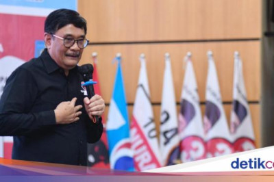 'Partai Perorangan' Jokowi, Djarot Sebut Bisa Lewat Relawan